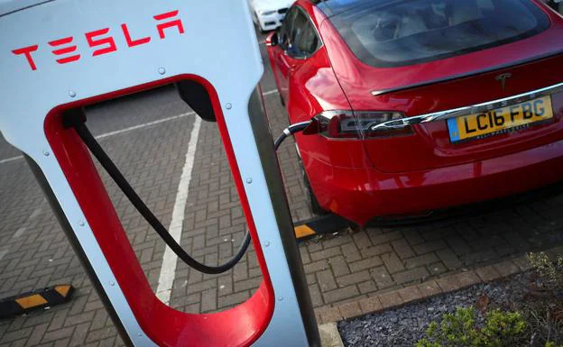 Tesla instalará en la autovía Madrid-Valencia el primer punto de recarga rápida de vehículos eléctricos