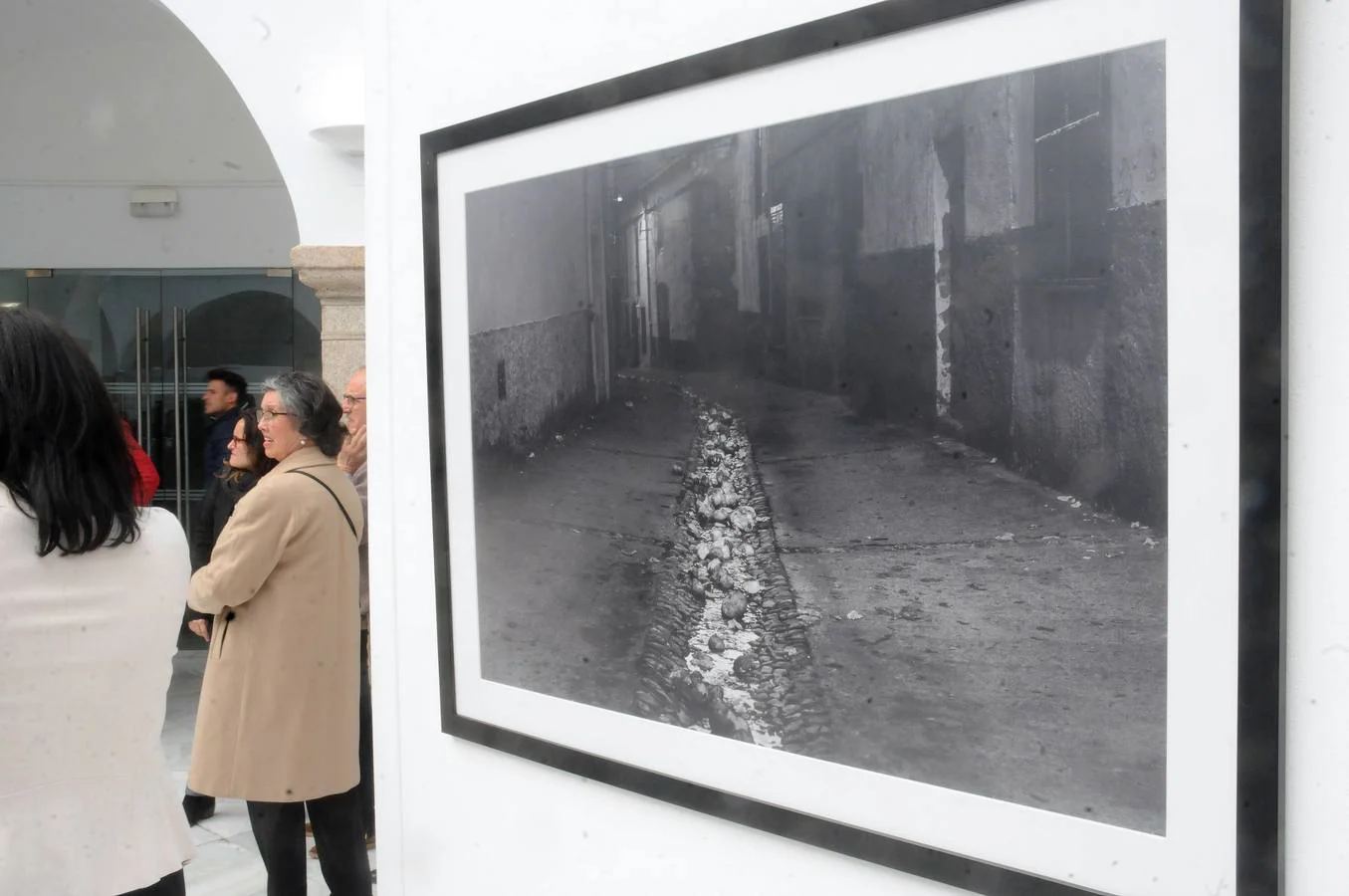 El fotógrafo expone una serie de fotografías que podrán verse durante este mes de abril en el Patio Noble de la Asamblea de Extremadura, en Mérida