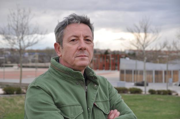 El escritor Alonso Guerrero. :: HOY