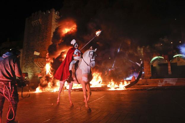 Imagen de San Jorge en la representación del año pasado. :: HOY