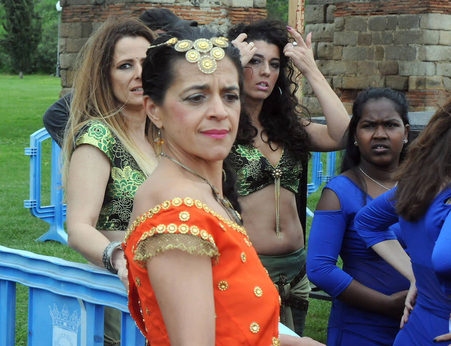 El Acueducto de los Milagros se llena de color y ritmos exóticos