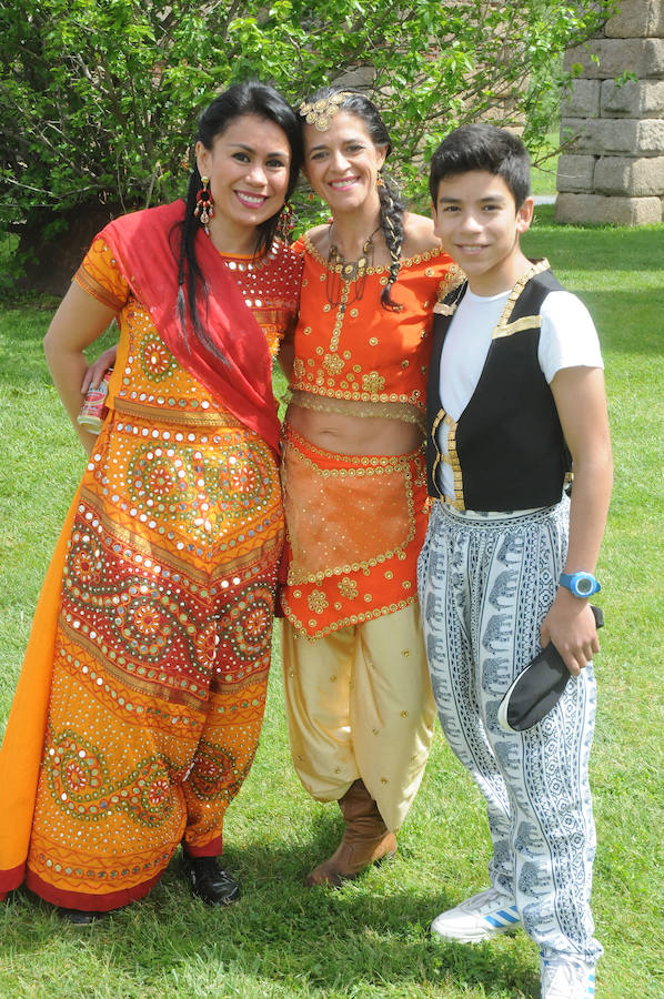 El Acueducto de los Milagros se llena de color y ritmos exóticos