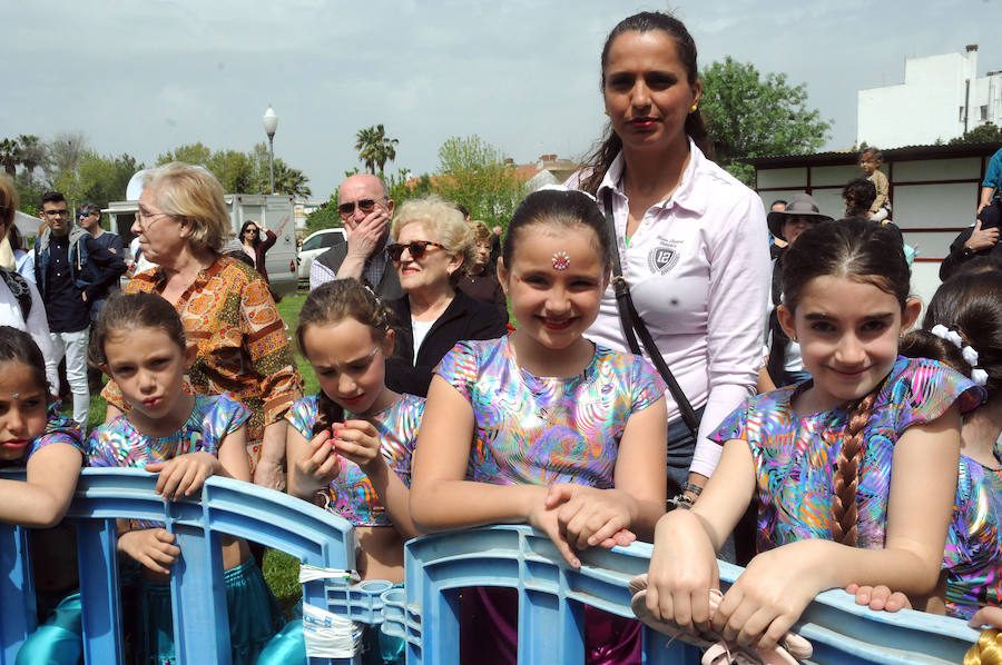 El Acueducto de los Milagros se llena de color y ritmos exóticos