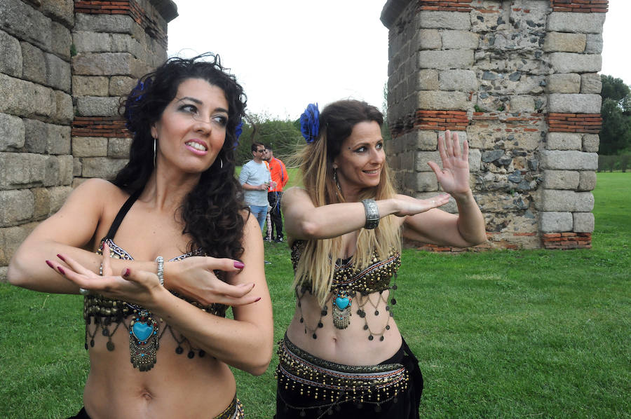 El Acueducto de los Milagros se llena de color y ritmos exóticos