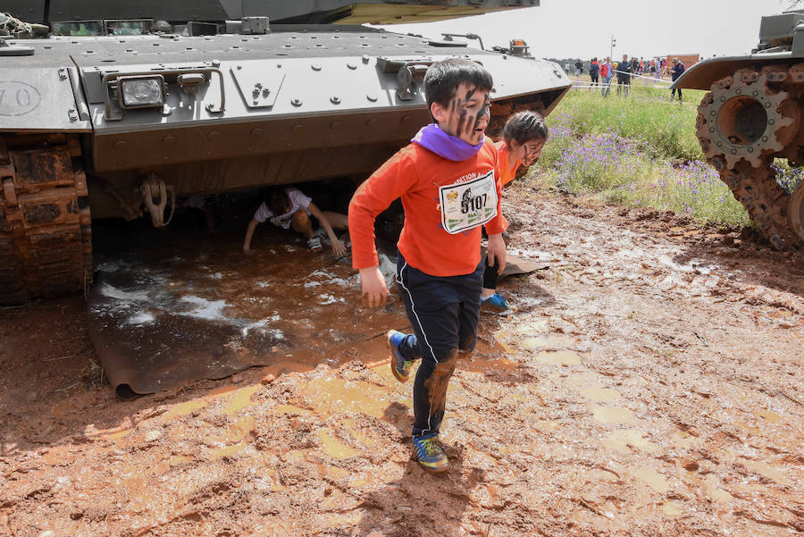 Ni la tormenta ni el fango amilanaron al millar de deportistas que midieron sus fuerzas en el VI Desafío San Fernando