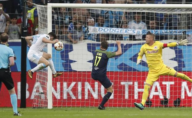 Thauvin, en la acción del primer gol del Marsella. 