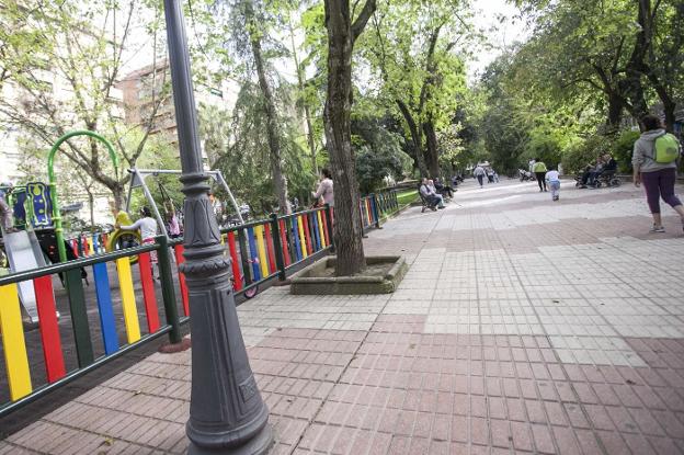 Los hechos tuvieron lugar en un parque infantil de Cánovas. :: j. rey