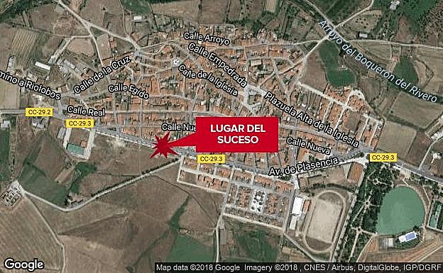 Trasladan al hospital de Plasencia a un trabajador tras caerse de una escalera en Riolobos