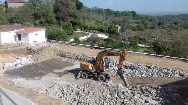 Excavadora trabajando en los nuevos vasos. :: E.G.R.