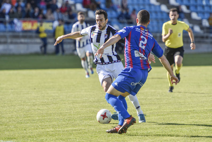  Los pacenses se agarran a la permanencia y agravan la crisis de un equipo azulgrana a la deriva y que sale de playoff