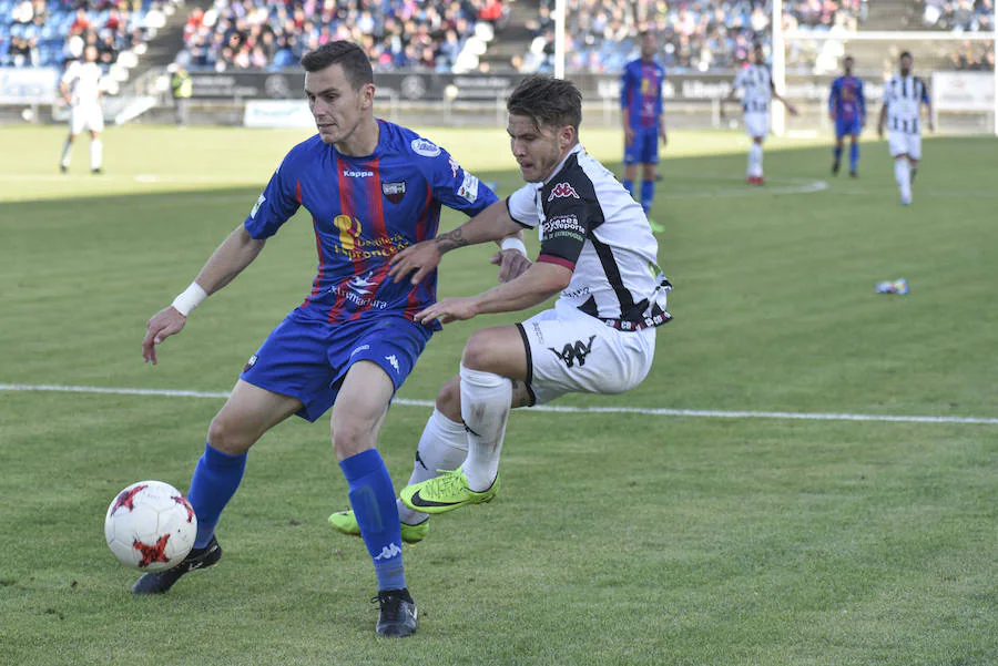  Los pacenses se agarran a la permanencia y agravan la crisis de un equipo azulgrana a la deriva y que sale de playoff