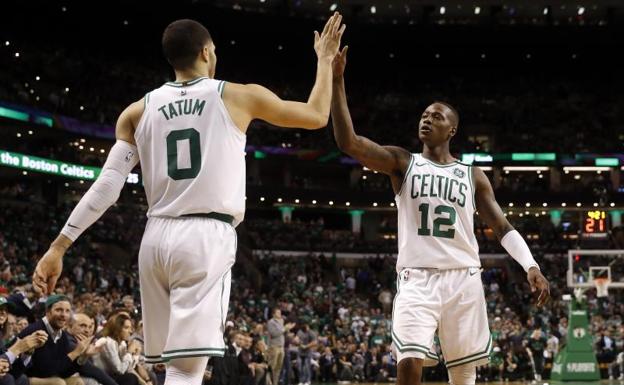 Terry Rozier y Jayson Tatum.