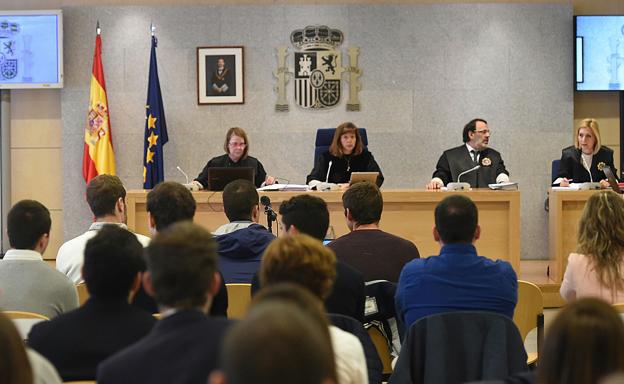 Juicio a los ocho acusados de agredir a dos guardias civiles y sus parejas en Alsasua (Navarra).