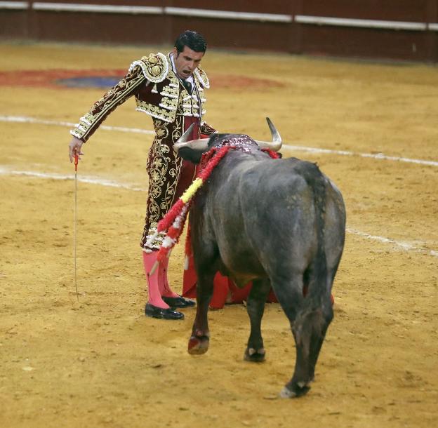 Emilio de Justo con un victorino en Vistalagre el 17 de febrero. :: hoy