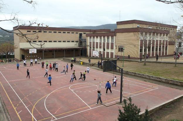 El colegio Miralvalle, con 56 solicitudes, es el más demandado de Plasencia como primera opción. :: a. s.