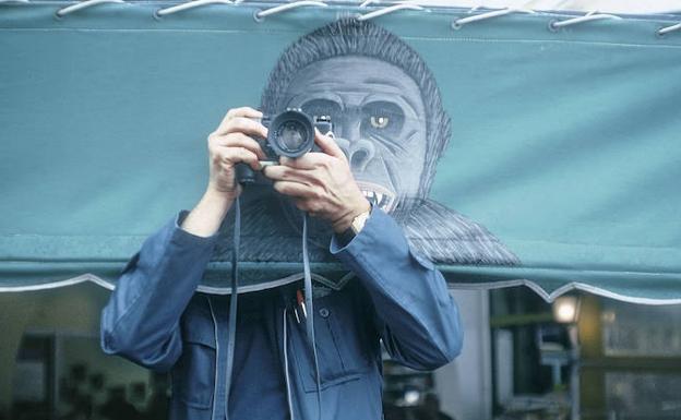 Elliott Erwitt. France. Saint Tropez. 1979. Elliott Erwitt, self-portrait.