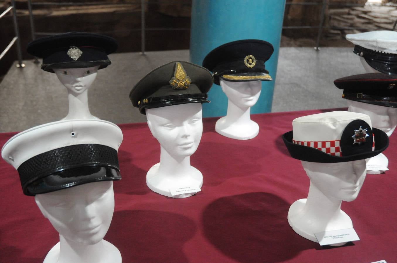 Del 7 de mayo al 3 de junio se podrá visitar, en el Centro Cultural Alcazaba, la exposición 'Bomberos del Mundo' formada por diferentes objetos de la colección particular del bombero emeritense José Manuel Rivero Tapia.