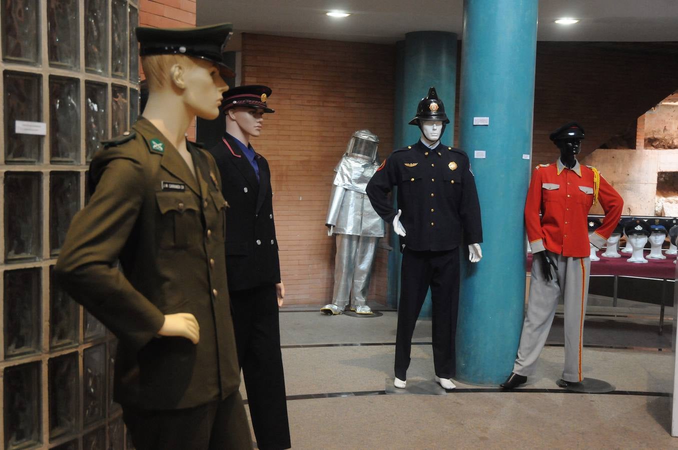 Del 7 de mayo al 3 de junio se podrá visitar, en el Centro Cultural Alcazaba, la exposición 'Bomberos del Mundo' formada por diferentes objetos de la colección particular del bombero emeritense José Manuel Rivero Tapia.
