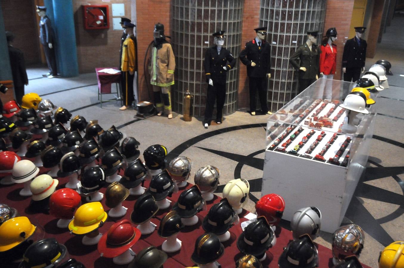 Del 7 de mayo al 3 de junio se podrá visitar, en el Centro Cultural Alcazaba, la exposición 'Bomberos del Mundo' formada por diferentes objetos de la colección particular del bombero emeritense José Manuel Rivero Tapia.