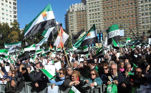 Miembros del Club ven muy positivo que 30.000 estremeños exigieran en Madrid un tren digno.