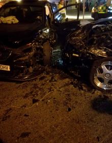 Imagen secundaria 2 - Un herido tras un choque frontal entre dos coches en la carretera de Circunvalación de Badajoz 