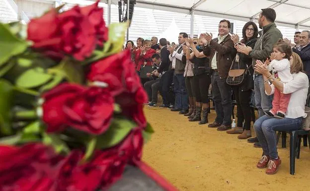 El II Día de la Rosa se celebró en 2015 en Casar de Cáceres y contó con la presencia de Pedro Sánchez:: HOY