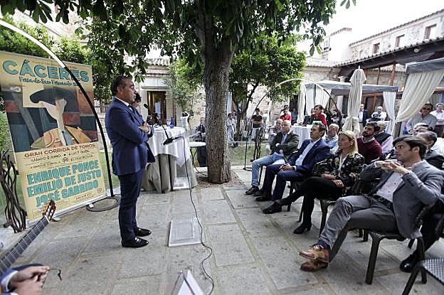 El empresario Joaquín Domínguez durante la presentación del festejo. :: lorenzo cordero
