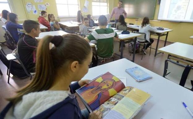 Alumnos en clase de Religión, en una imagen de archivo. 