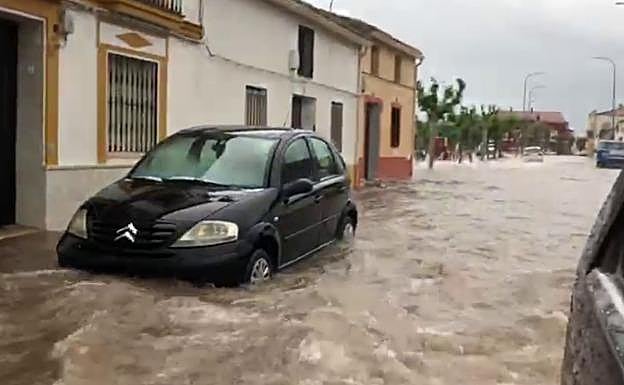 Parte del casco urbano de Guareña se vio anegado por el aguacero caído en poco más de media hora.: PEDRO FERNÁNDEZ
