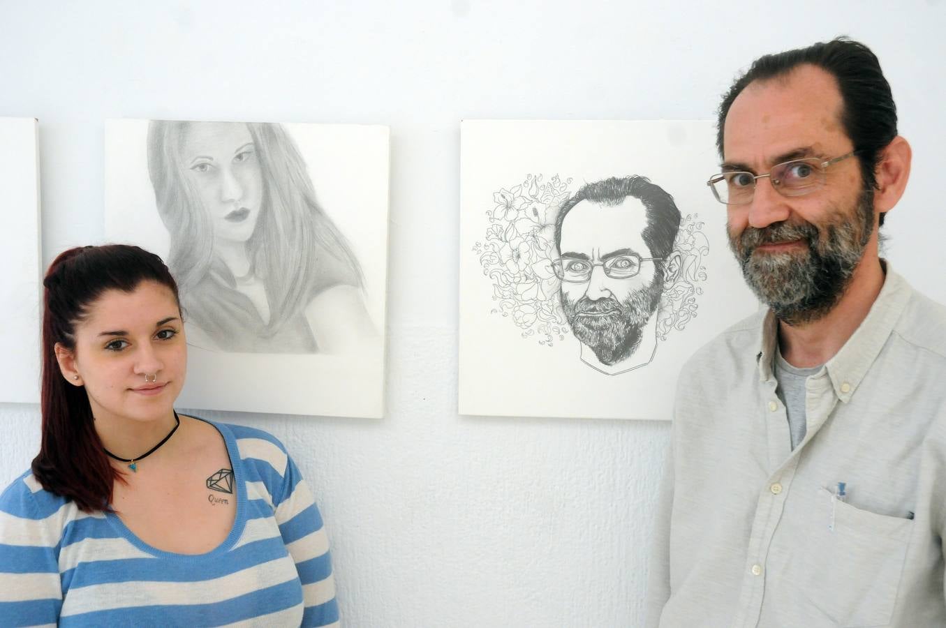 Exposicion organizada por la profesora de dibujo artístistico de la escuela de arte de Mérida, Encarna Ruiz Espejo. Son 70 autoretratos de los alumnos de segundo de bachillerato relizados por ellos mismo. Estos dibujos formarán parte de la orla de fin de curso. Los autorrretratos están realizadas en distintsa expresiones plásticas que adivinan el estilo de pintura de estos futuros artistas.