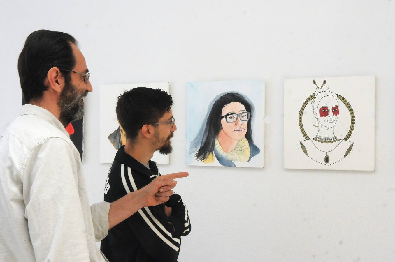 Exposicion organizada por la profesora de dibujo artístistico de la escuela de arte de Mérida, Encarna Ruiz Espejo. Son 70 autoretratos de los alumnos de segundo de bachillerato relizados por ellos mismo. Estos dibujos formarán parte de la orla de fin de curso. Los autorrretratos están realizadas en distintsa expresiones plásticas que adivinan el estilo de pintura de estos futuros artistas.