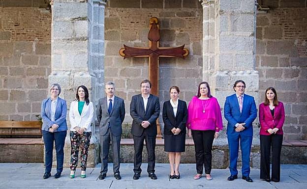 Foto de familia del Consejo de Gobierno de la Junta, este martes en Calera de León. 