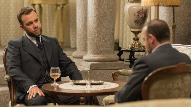 Carlos Serrano, como Fernando Mesía, en una de las nuevas secuencias de 'El secreto de Puente Viejo'. :: antena 3