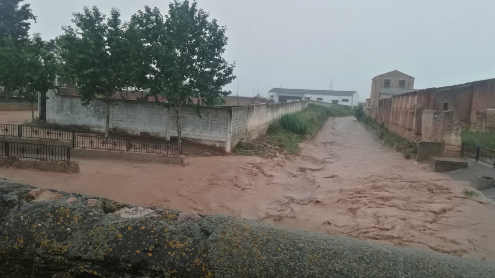 Justo una semana después la localidad pacense ha visto como el arroyo Tripero se volvía a desbordar 