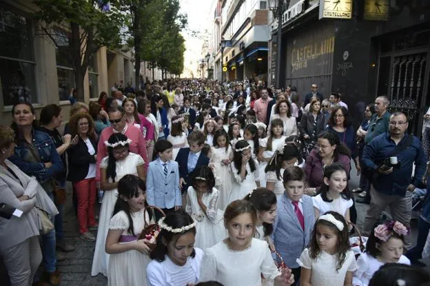 La procesión del Corpus recorre el centro de Badajoz