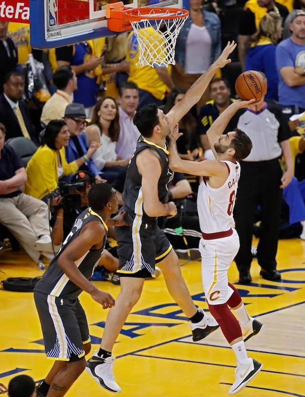 Así fue la primera canasta de Calderón en la final, ante Pachulia