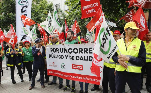 Concentración de trabajadores en Correos