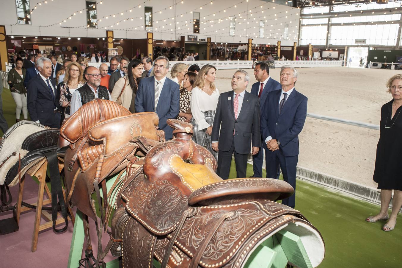 La Feria del Caballo y del Toro de Extremadura (Ecuextre) ha arrancado con el acto de homenaje a Juan Antonio Ruiz 'Espartaco', que es el protagonista de esta décima edición, la cual incluye una muestra del torero de Espartinas que exhibe distintos objetivos vinculados con su trayectoria.