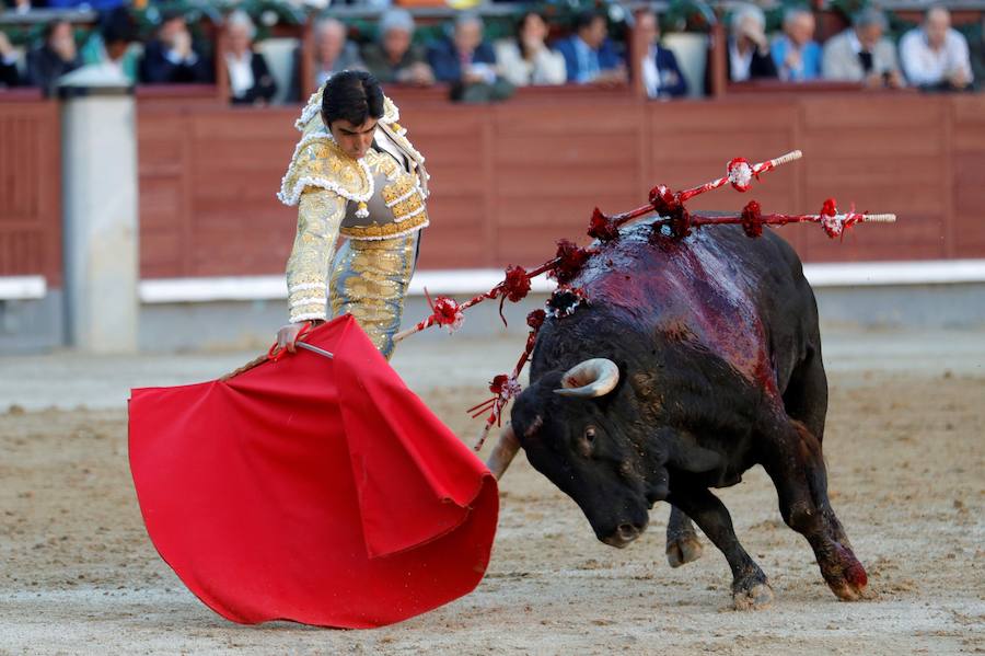 La corrida de la Beneficencia de Madrid también tuvo un trabajo retemplado de Miguel Ángel Perera 