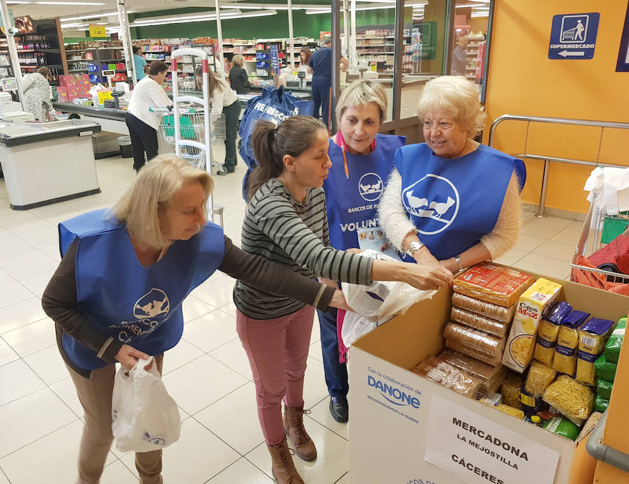 Recogida en Mercadona para el Banco de Alimentos.