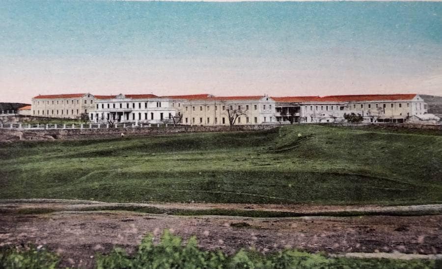 Postal de Badajoz de Roisin. La número 19, del Cuartel de Menacho.