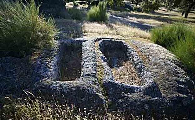 Tumbas excavadas en la roca:: Víctor Gibello
