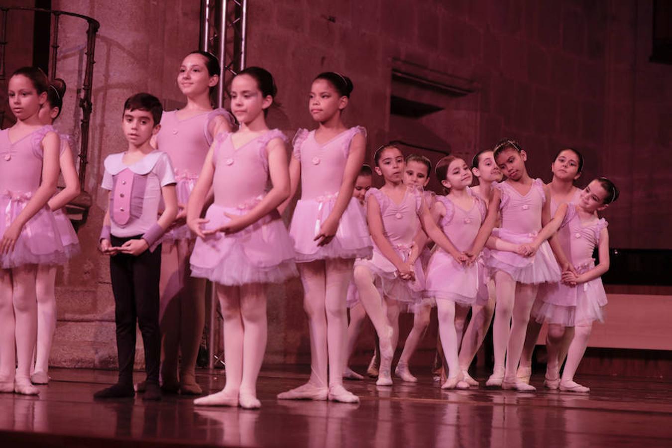 El complejo cultural San Francisco acoge la gala de final de curso de los alumnos del Conservatorio Elemental de Danza de la Diputación cacereña