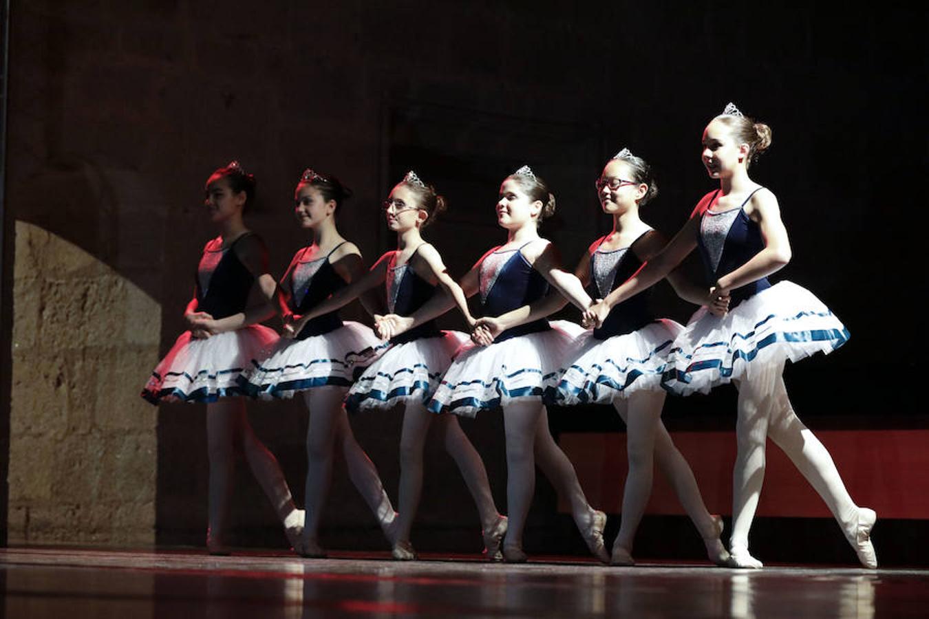 El complejo cultural San Francisco acoge la gala de final de curso de los alumnos del Conservatorio Elemental de Danza de la Diputación cacereña