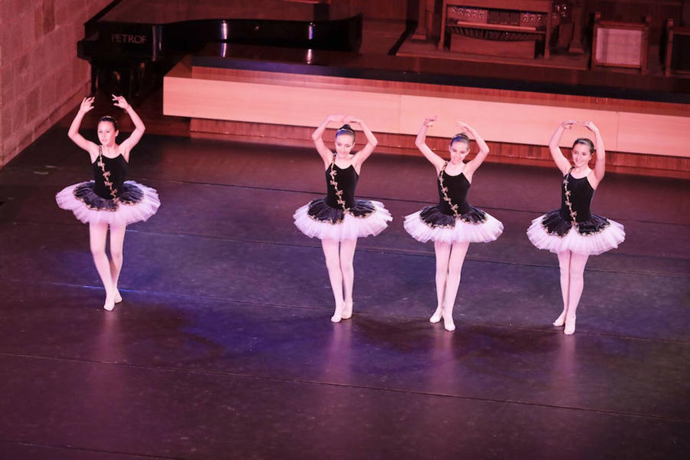 El complejo cultural San Francisco acoge la gala de final de curso de los alumnos del Conservatorio Elemental de Danza de la Diputación cacereña
