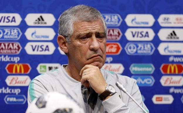 Fernando Santos, durante la rueda de prensa. 