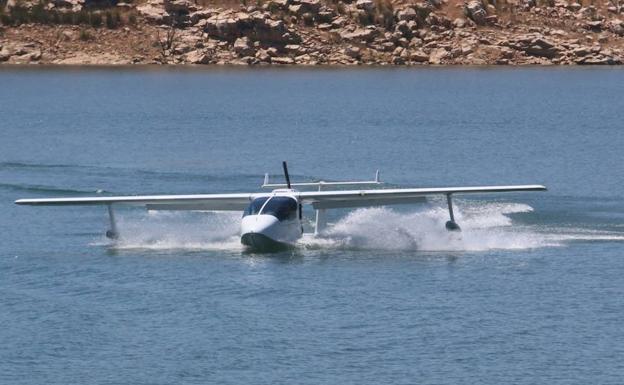 Primer aterrizaje en el pantano de Alange.