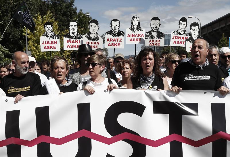 Fotos: Miles de personas protestan en Pamplona contra la sentencia impuesta a los ocho jóvenes por la agresión de Alsasua