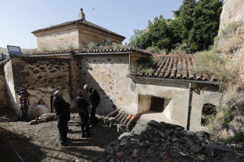 Su principal particularidad reside en que está levantada sobre la antigua casa de Gil Cordero, el pastor al que, según la tradición, se le apareció la Virgen de Guadalupe