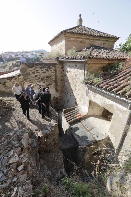 Su principal particularidad reside en que está levantada sobre la antigua casa de Gil Cordero, el pastor al que, según la tradición, se le apareció la Virgen de Guadalupe